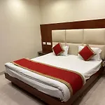Hotel Sapphire International 100 Meters From The New Delhi Railway Station
