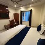 Hotel Sapphire International 100 Meters From The New Delhi Railway Station