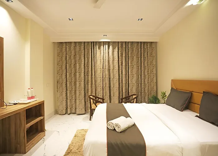 Hotel Sapphire International 100 Meters From The New Delhi Railway Station