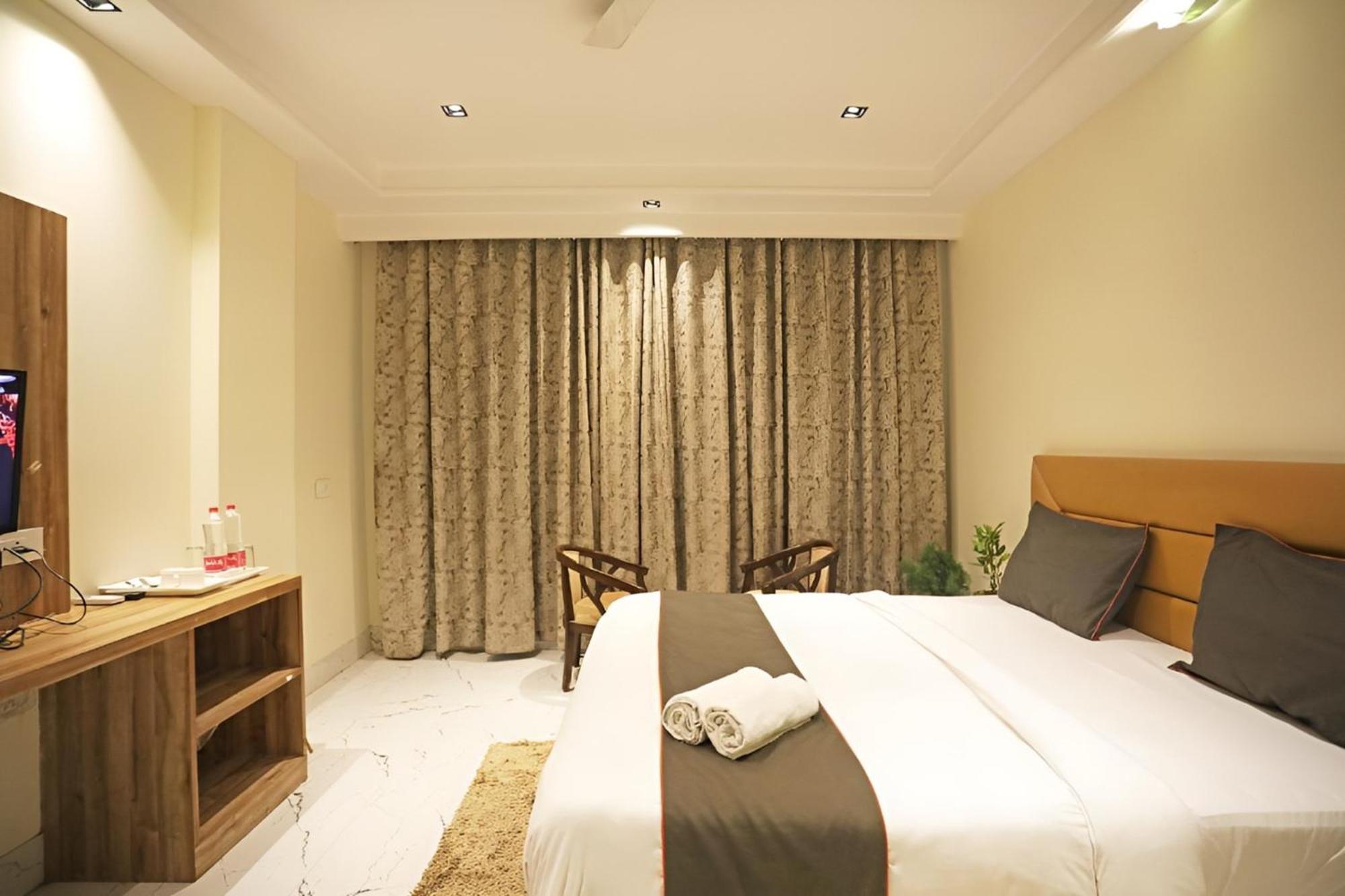 Hotel Sapphire International 100 Meters From The Railway Station 4*