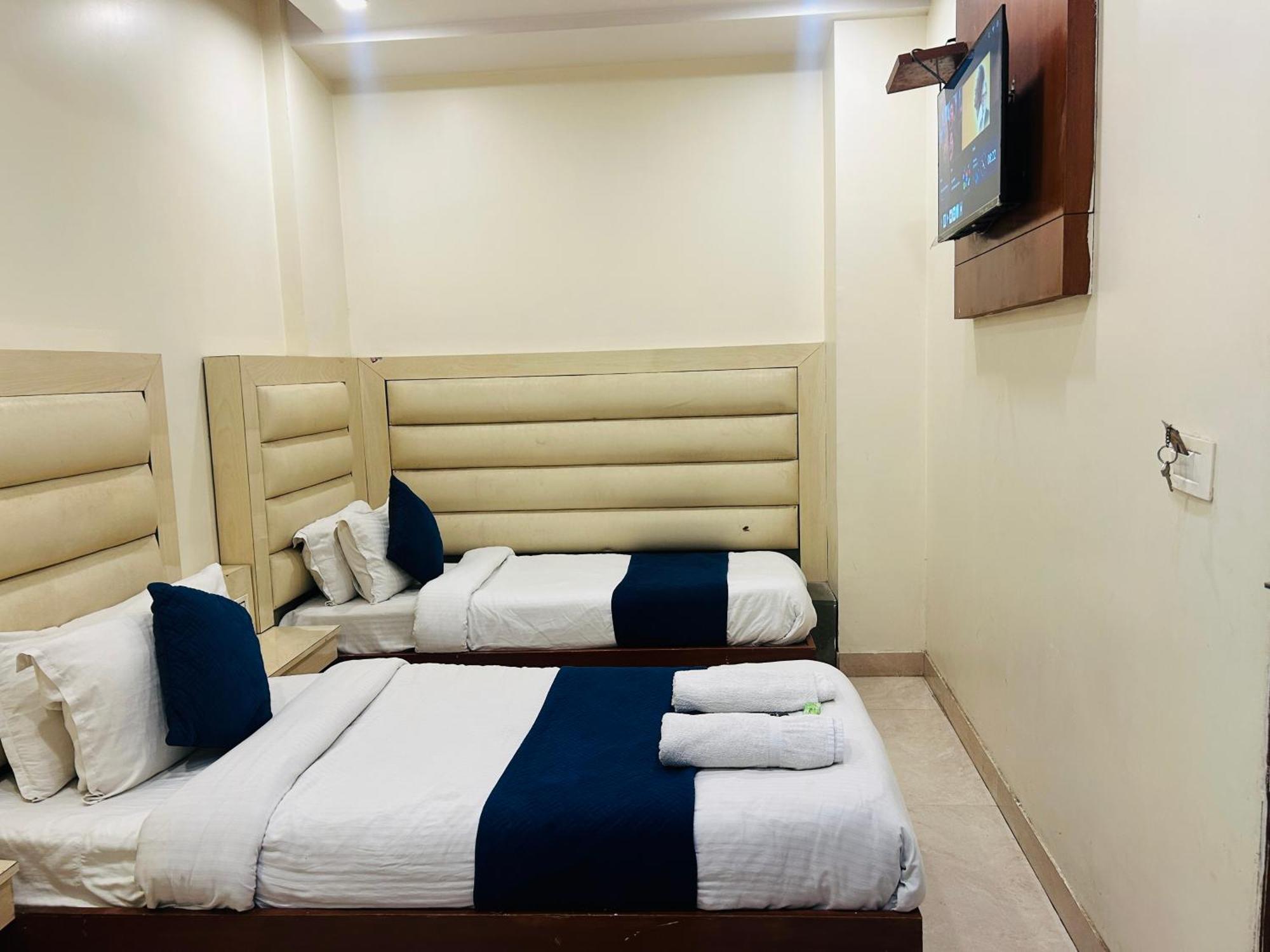 Sapphire International 100 Meters From The Railway Station 4* New Delhi
