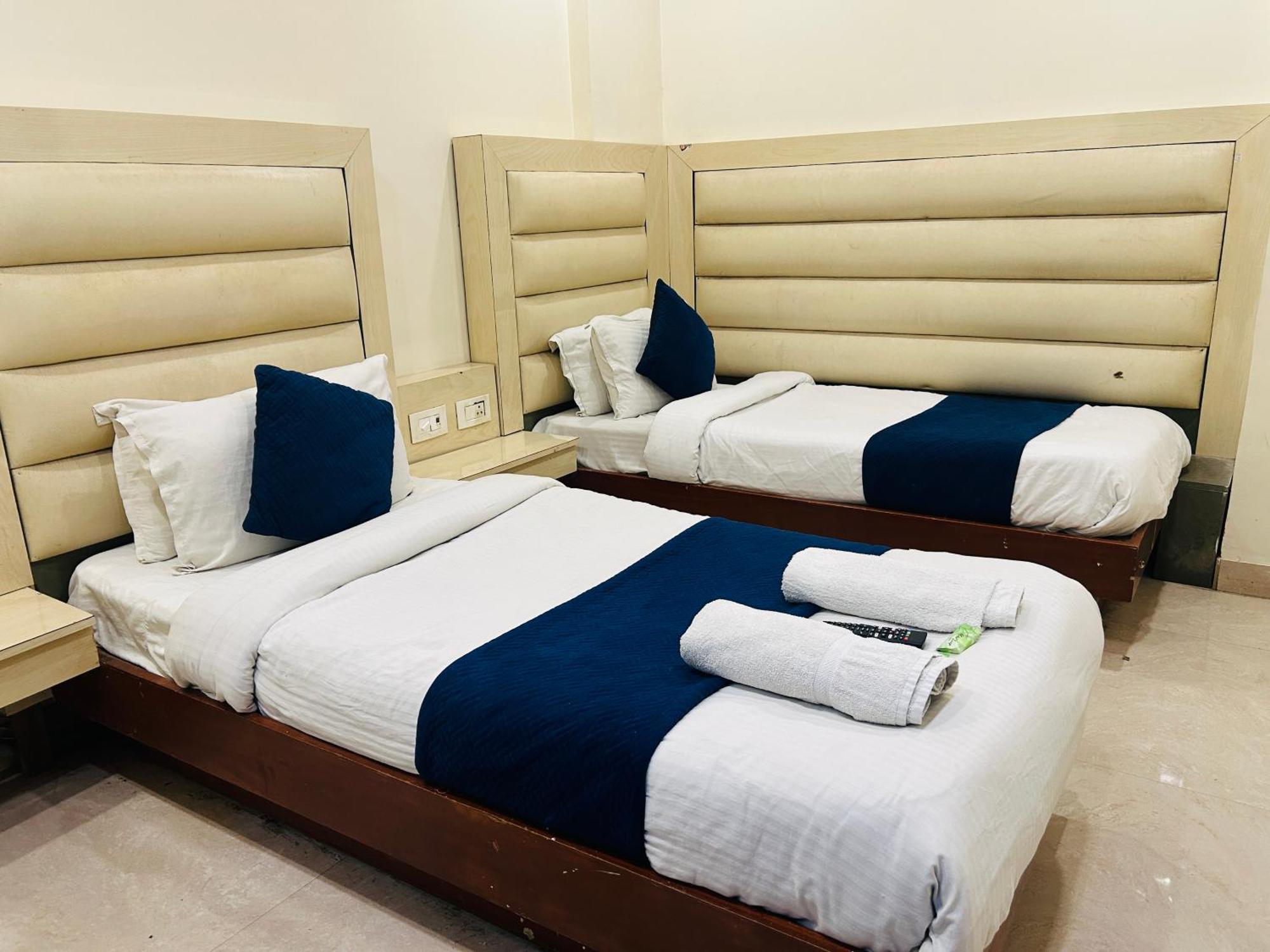 Hotel Sapphire International 100 Meters From The Railway Station
