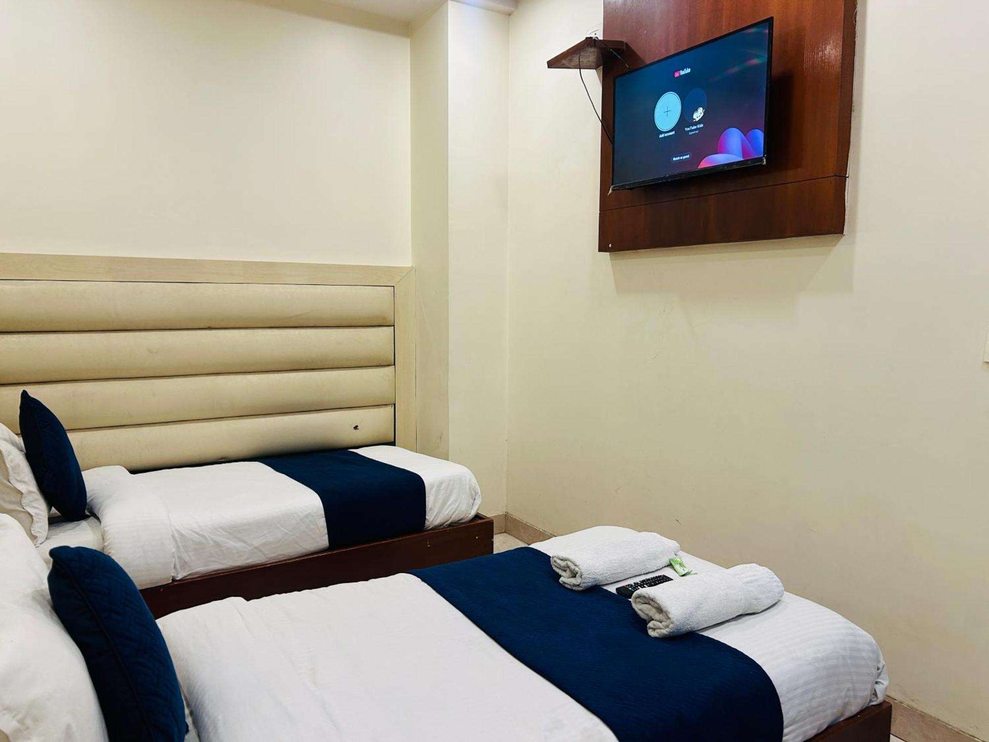 Hotel Sapphire International 100 Meters From The Railway Station 4*